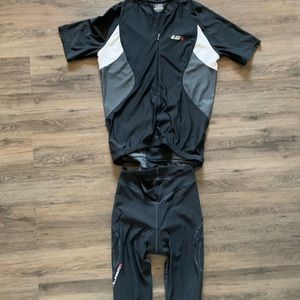 Louis Garneau biking shirt and leggings set size Large